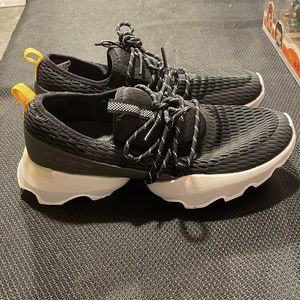 NWOT SOREL KINETIC IMPACT LACE SNEAKER